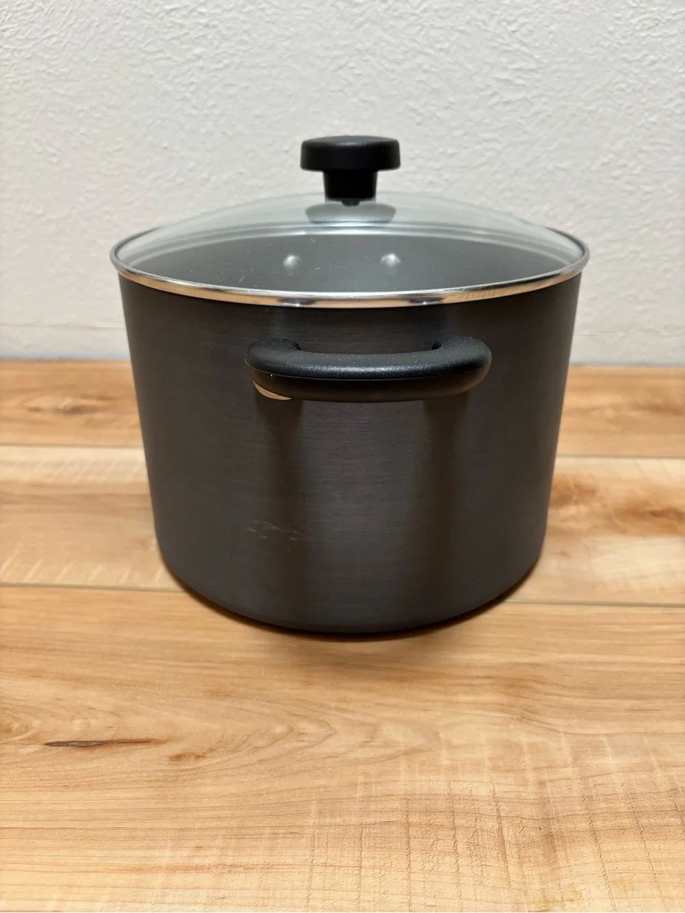 The Pampered Chef Nonstick Stockpot with Glass Lid - Black